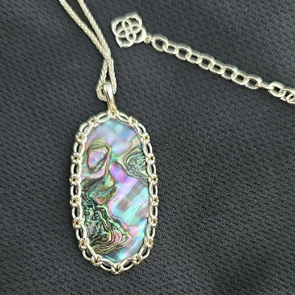 Kendra Scott Pendant Necklace - Picture 4 of 4